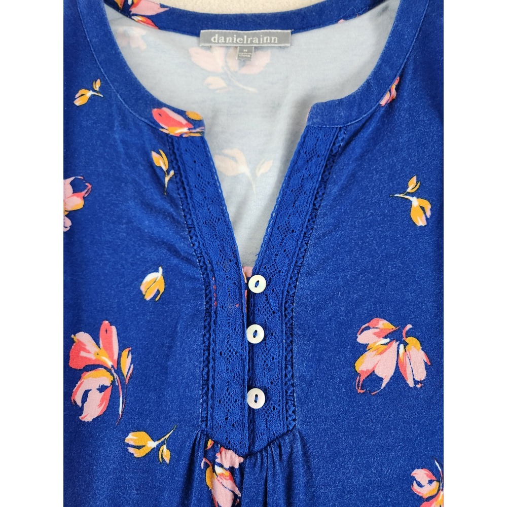 Dainelrain Stitch Fix Women's Cap Sleeve Floral Top V-neck Softstyle Size Med - Picture 2 of 6